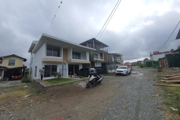 LA COLINA, SE VENDE HERMOSA CASA UNIFAMILIAR