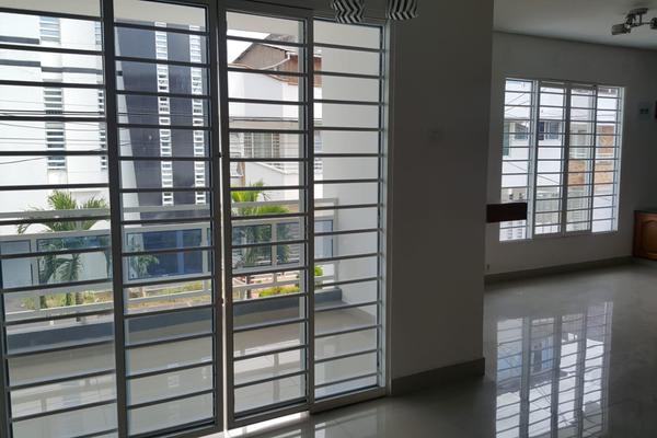NUEVO PRÍNCIPE, SE VENDE HERMOSA CASA BIFAMILIAR DE TRES PISOS