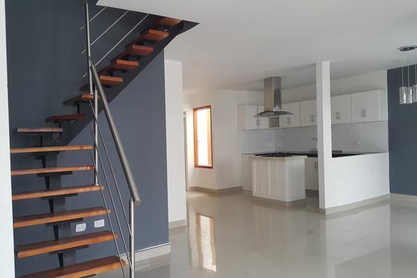 NUEVO PRÍNCIPE, SE VENDE HERMOSA CASA BIFAMILIAR DE TRES PISOS
