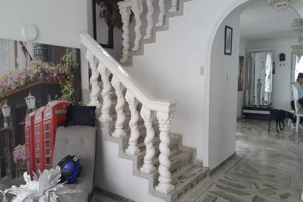 NUEVO ALVERNIA, SE VENDE CASA ESQUINERA UNIFAMILIAR