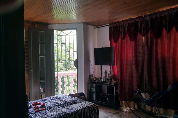 NUEVO ALVERNIA, SE VENDE CASA ESQUINERA UNIFAMILIAR
