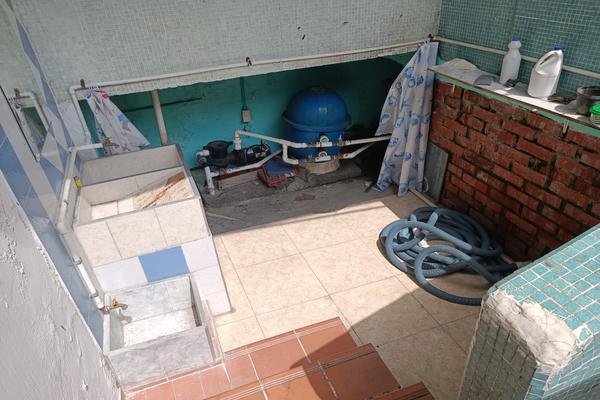 SAJONIA, SE VENDE PROPIEDAD COMERCIAL UN PISO
