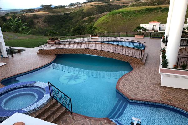 PEREIRA, SE VENDE HERMOSA CASA CAMPESTRE