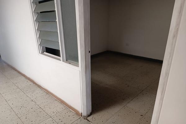 AVENIDA CALI, SE VENDE CASA PARA REMODELAR EN SEGUNDO PISO (PH)