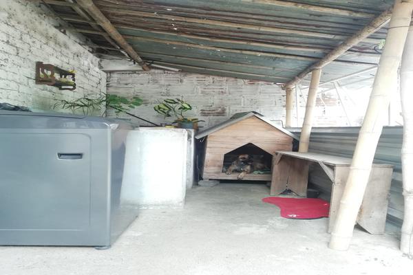 ANDALUCIA, SE VENDE CASA DE UN PISO CON PATIO AMPLIO