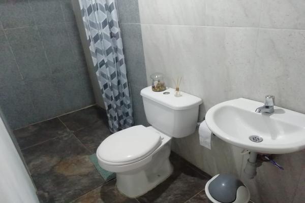 ANDALUCIA, SE VENDE CASA DE UN PISO CON PATIO AMPLIO