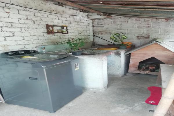 ANDALUCIA, SE VENDE CASA DE UN PISO CON PATIO AMPLIO
