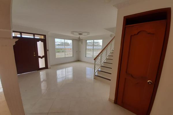 NUEVO PRINCIPE, SE VENDE CASA UNIFAMILIAR