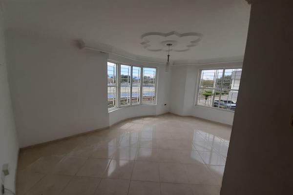 NUEVO PRINCIPE, SE VENDE CASA UNIFAMILIAR
