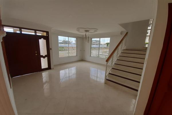 NUEVO PRINCIPE, SE VENDE CASA UNIFAMILIAR