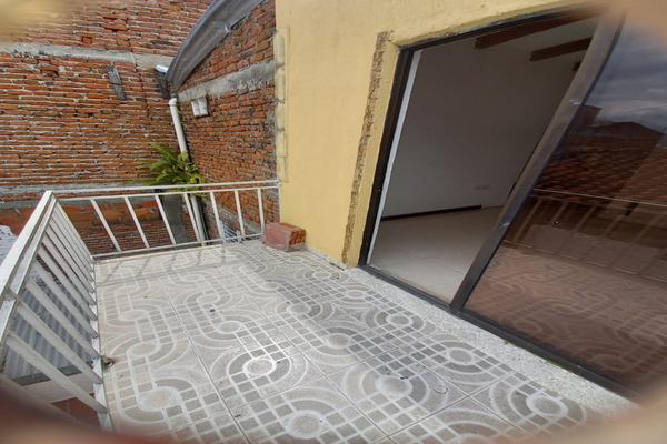 MARACAIBO, SE VENDE CASA EN SEGUNDO PISO (PH)