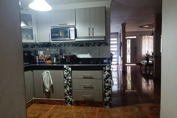 EL BOSQUE, SE VENDE CASA UNIFAMILIAR CON TERRAZA