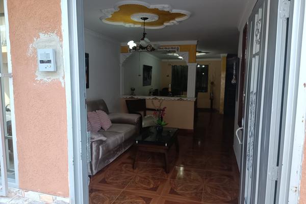 EL BOSQUE, SE VENDE CASA UNIFAMILIAR CON TERRAZA