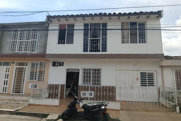 VICTORIA, SE VENDE CASA BIFAMILIAR