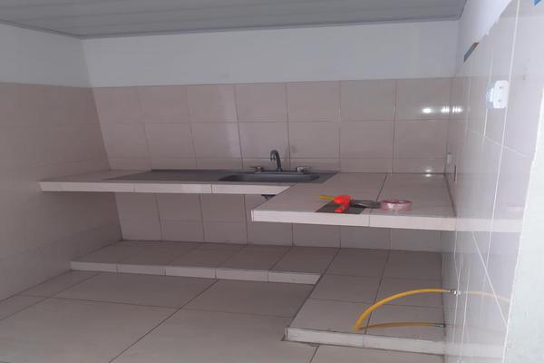 ROJAS, SE VENDE CASA DE UN PISO EN SECTOR COMERCIAL