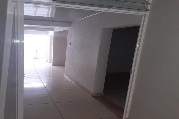 ROJAS, SE VENDE CASA DE UN PISO EN SECTOR COMERCIAL