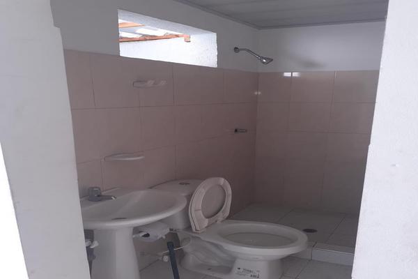 ROJAS, SE VENDE CASA DE UN PISO EN SECTOR COMERCIAL