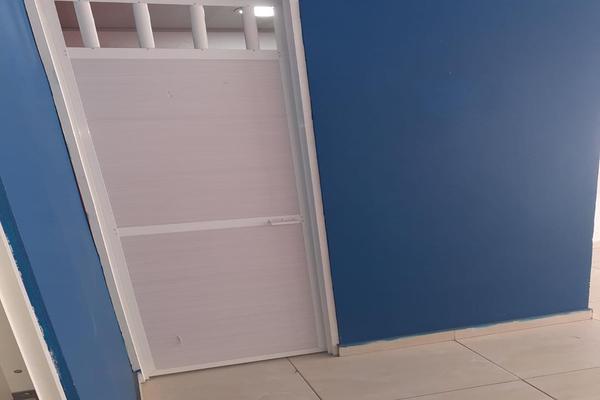 ROJAS, SE VENDE CASA DE UN PISO EN SECTOR COMERCIAL