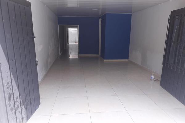 ROJAS, SE VENDE CASA DE UN PISO EN SECTOR COMERCIAL
