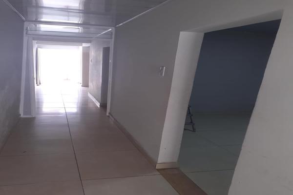 ROJAS, SE VENDE CASA DE UN PISO EN SECTOR COMERCIAL