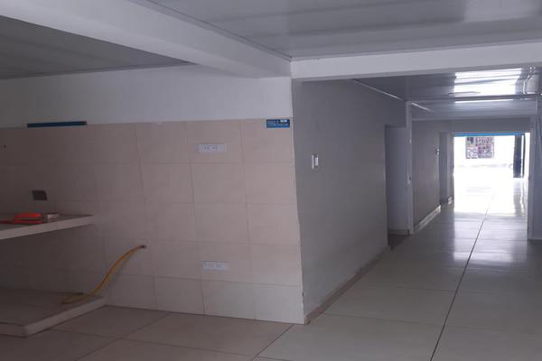 ROJAS, SE VENDE CASA DE UN PISO EN SECTOR COMERCIAL