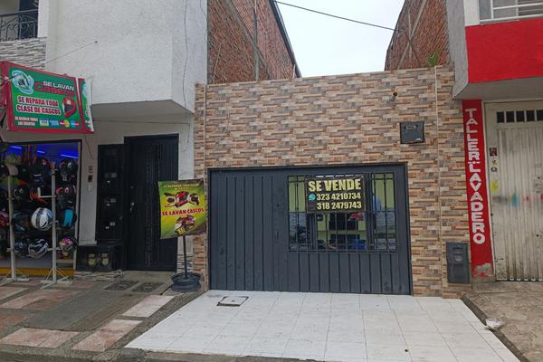 ROJAS, SE VENDE CASA DE UN PISO EN SECTOR COMERCIAL