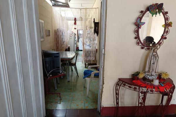 CENTRO, SE VENDE CASA GRANDE