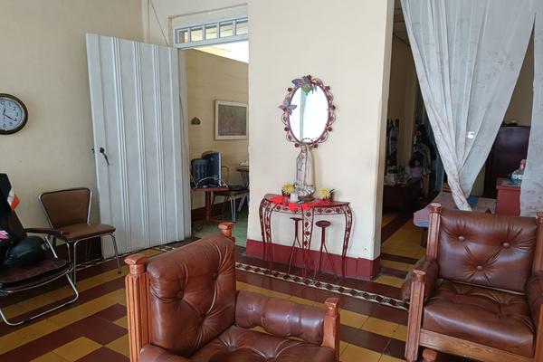 CENTRO, SE VENDE CASA GRANDE