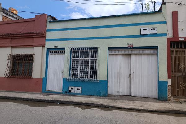 CENTRO, SE VENDE CASA GRANDE