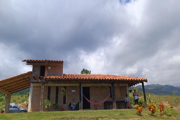 HUASANO, SE VENDE GRAN TERRENO DE PRODUCCION CON CASA CAMPESTRE
