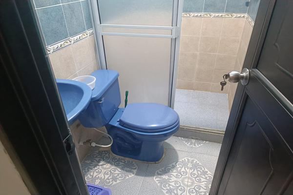 DOCE DE OCTUBRE, SE VENDE CASA BIFAMILIAR DE TRES PISOS
