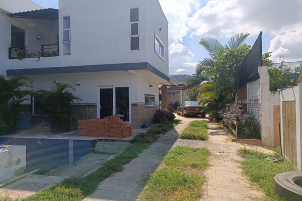 SE VENDE ESPECTACULAR CASA CON LOTE