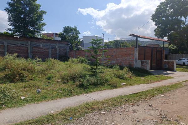 SE VENDE ESPECTACULAR CASA CON LOTE