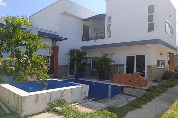 SE VENDE ESPECTACULAR CASA CON LOTE