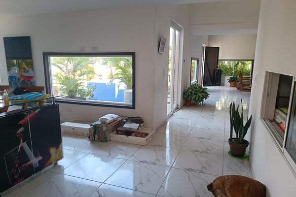 SE VENDE ESPECTACULAR CASA CON LOTE