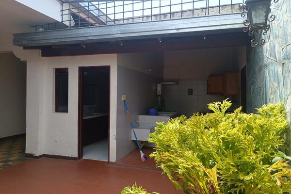 SE VENDE CASA GRANDE COMERCIAL EN LOS SALESIANOS