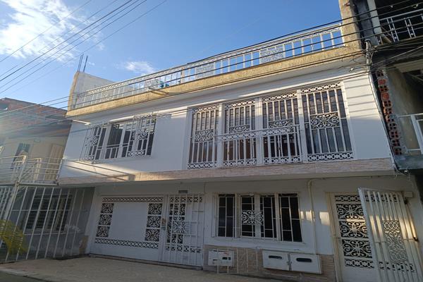 VENTA DE CASA BIFAMILIAR EN EL BARRIO PROGRESAR (DOBLE RENTA)