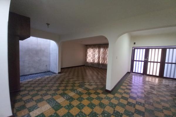 SE VENDE GRAN CASA COMERCIAL EN EL BARRIO SALESIANOS