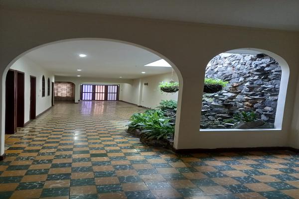 SE VENDE GRAN CASA COMERCIAL EN EL BARRIO SALESIANOS