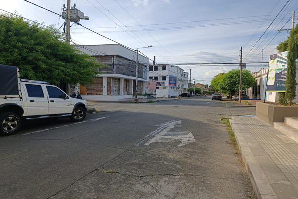 ALVERNIA, SE VENDE CASA GRANDE ALTAMENTE COMERCIAL