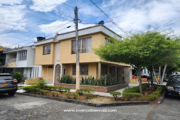 SE VENDE CASA UNIFAMILIAR ESQUINERA EN EL ALVERNIA