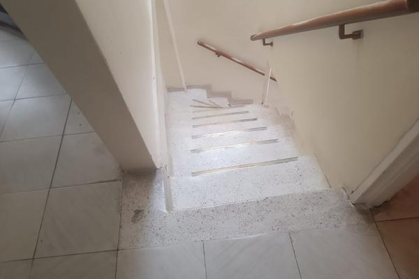 DOCE DE OCTUBRE, SE VENDE CASA UNIFAMILIAR