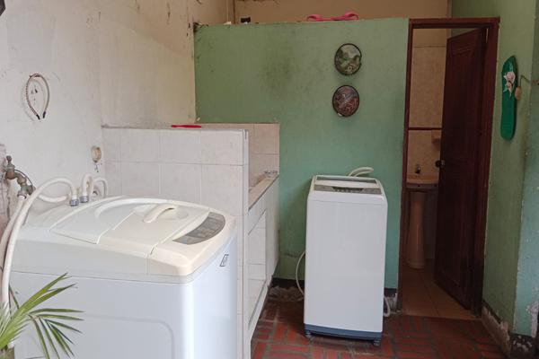 SE VENDE CASA GRANDE ALTAMENTE COMERCIAL EN EL BARRIO ESCOBAR