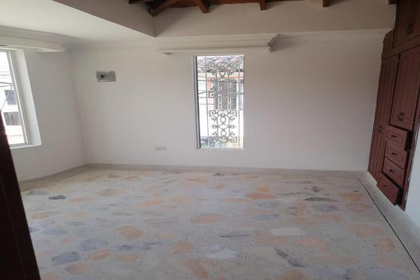 SE VENDE CASA BIFAMILIAR EN EL FATIMA