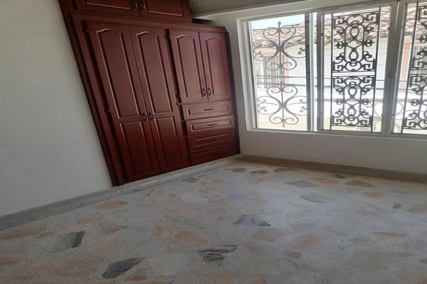 SE VENDE CASA BIFAMILIAR EN EL FATIMA