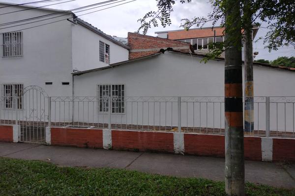 SE VENDE CASA ESQUINERA GRANDE EN EL BARRIO LA ESPERANZA