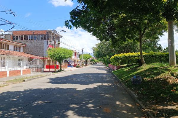 SE VENDE CASA ESQUINERA GRANDE EN EL BARRIO LA ESPERANZA