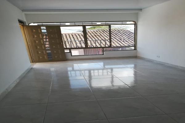 SE VENDE CASA BIFAMILIAR DOBLE RENTA EN BARRIO PRADOS DEL NORTE