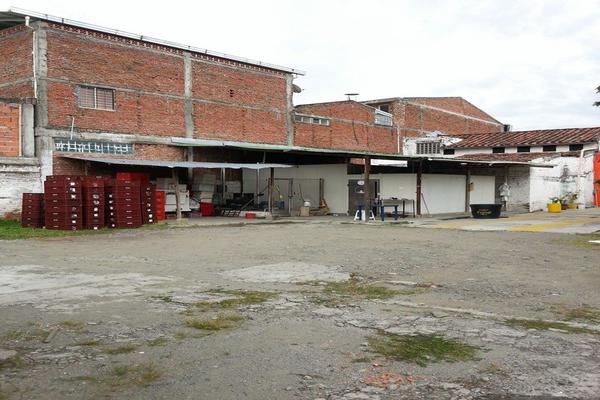 AVENIDA CALI SE VENDE PROPIEDAD MULTIFAMILIAR CON EXCELENTE UBICACION