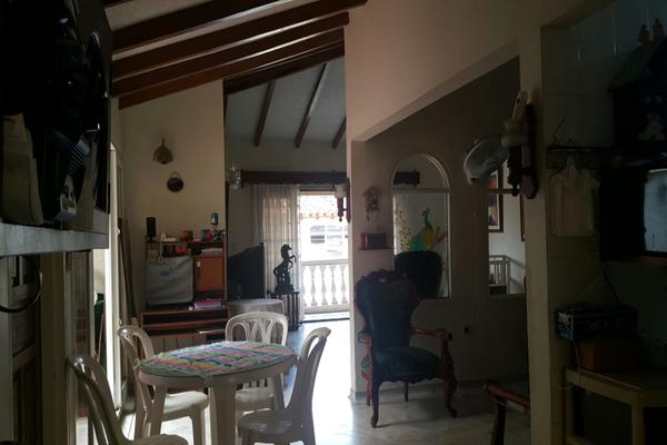 POR LA 30 SE VENDE CASA MULTIFAMILIAR